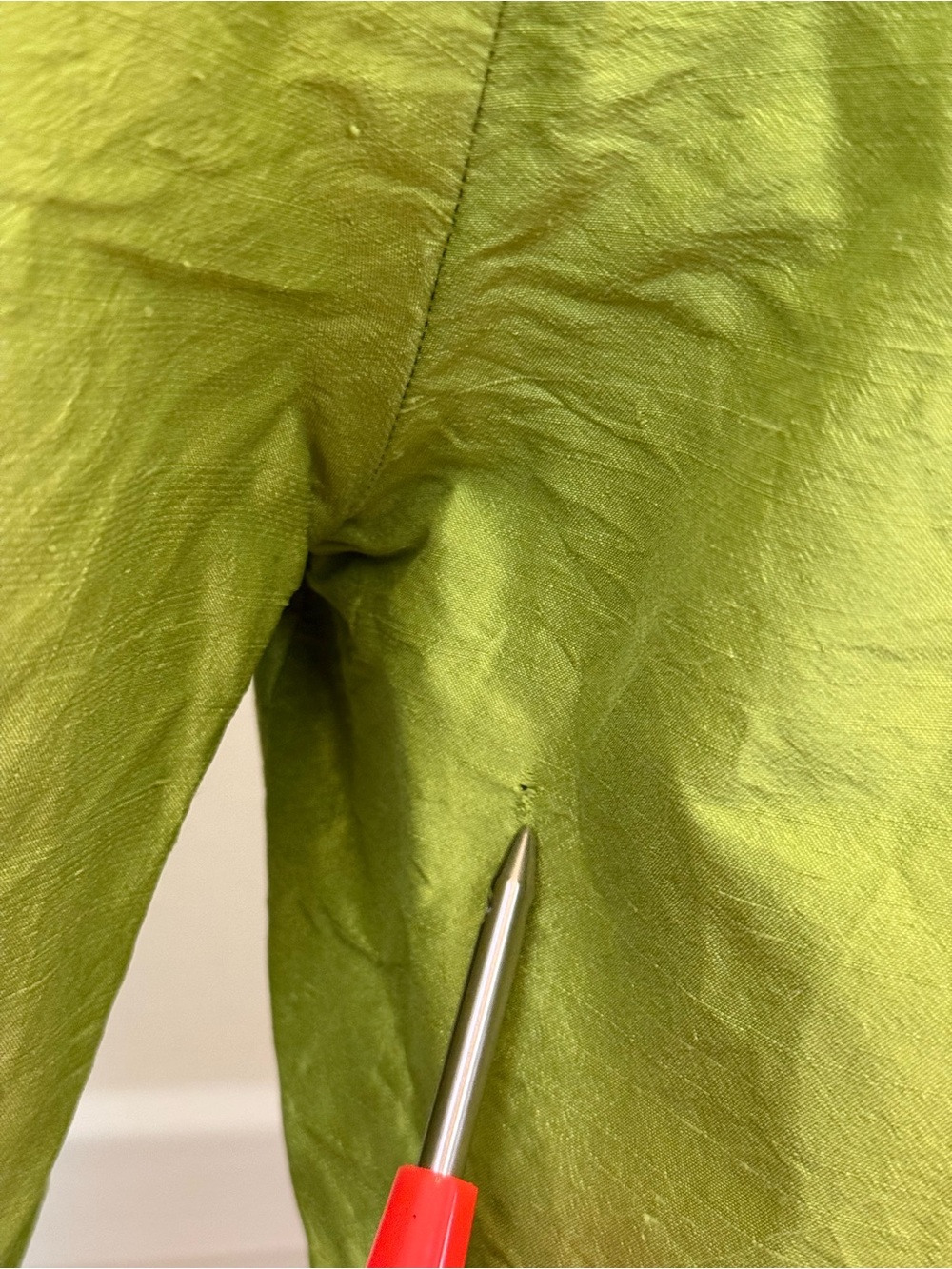 Nicole Miller Collection 100% Silk Chartreuse Cropped Pants Size 2 Y2K - Picture 5 of 6
